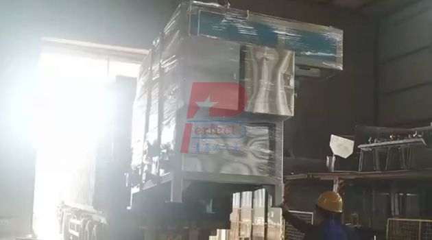 Pulp molding machine