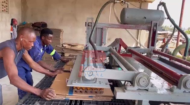 Small egg tray making machine