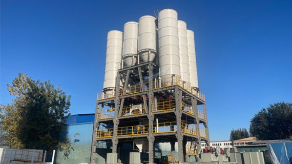 Tower type line for masonry and plastering mortar under installation