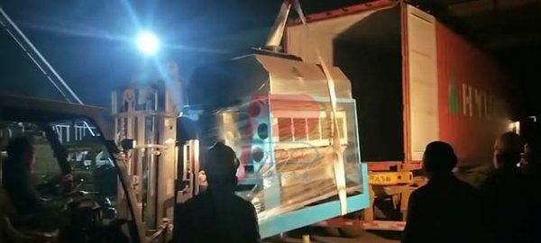 Uzbekistan client 5000 pieces per hour capacity paper packing tray making machine finished shipment