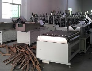 Automatic craft paper edge protector corner making machine