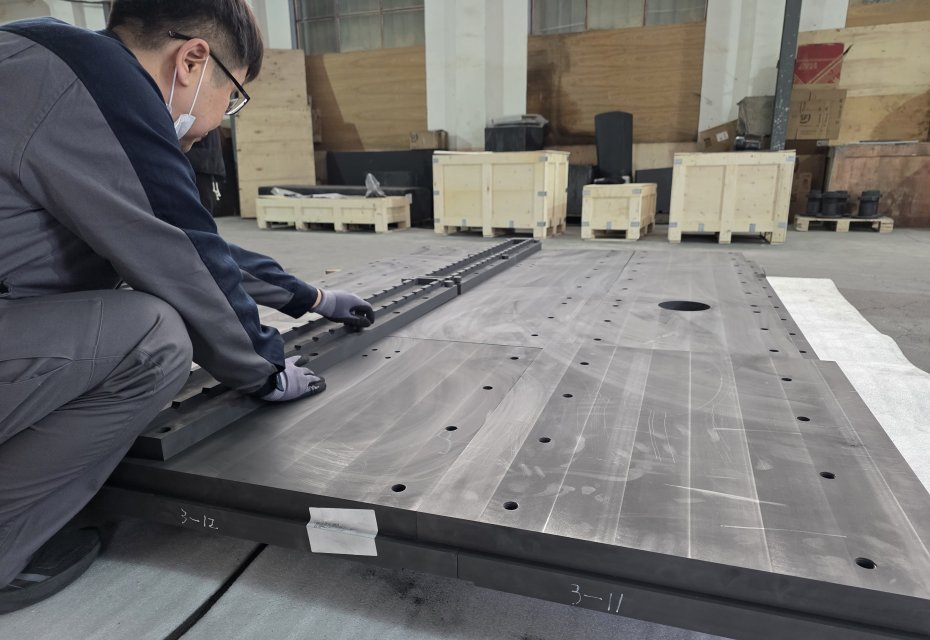 The customer came to our factory for inspection