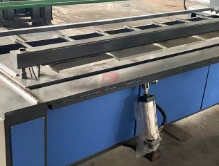 Dobladora de láminas de plástico PLC - 8