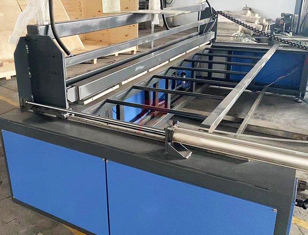 Dobladora de láminas de plástico PLC - 8